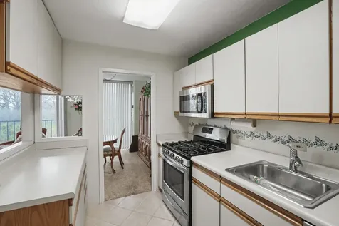 1800 7TH Street East Moline IL 61244