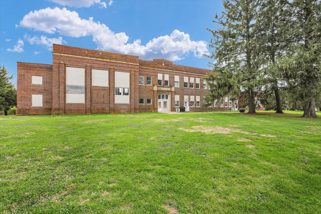 325 West South 3rd Street Deland IL 61839