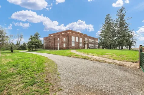 325 West South 3rd Street Deland IL 61839