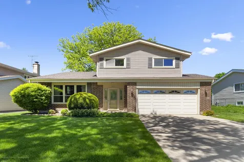 1570 West Goldengate Drive Addison IL 60101