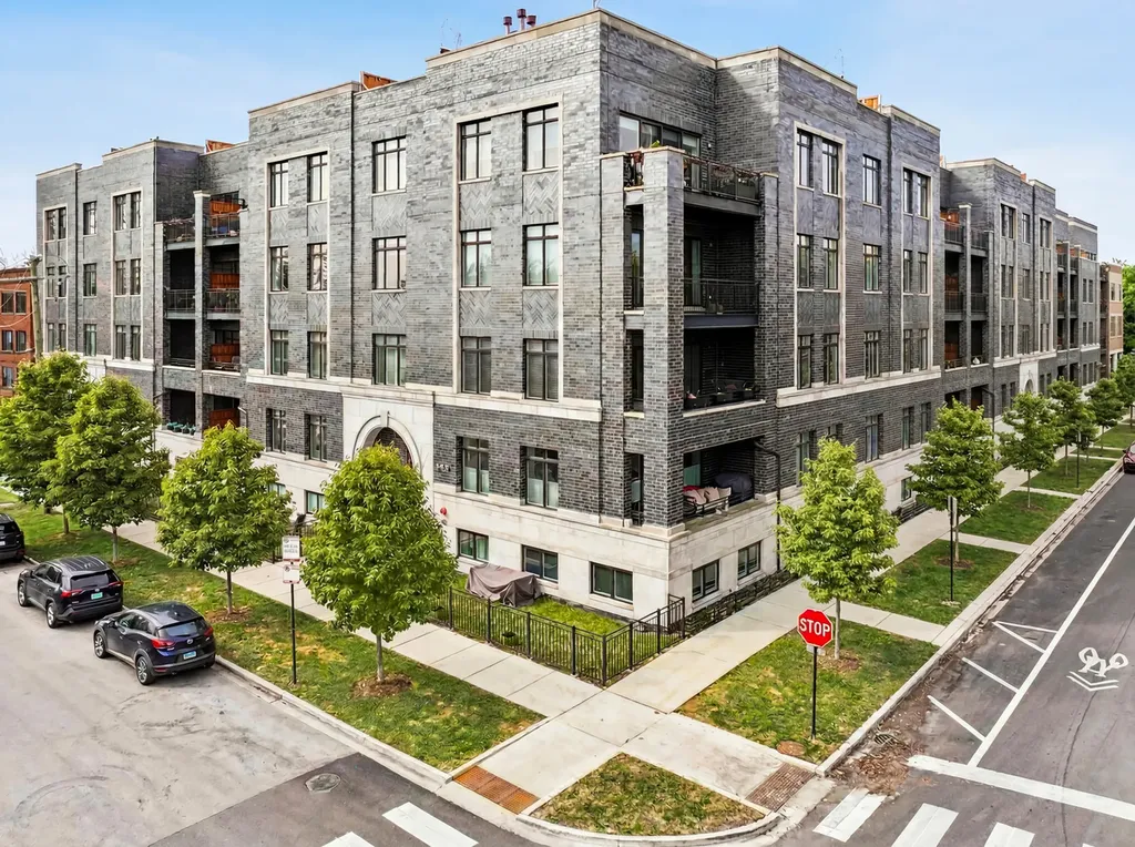 5748 North Hermitage Avenue Chicago IL 60660