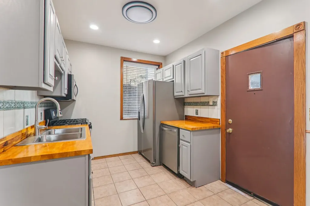 1226 West 77th Street Chicago IL 60620