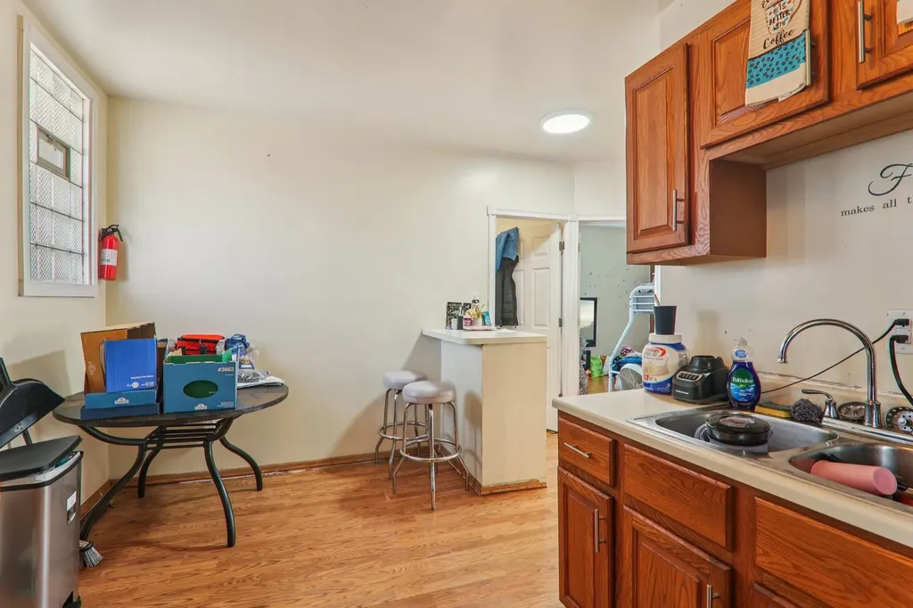 1226 West 77th Street Chicago IL 60620