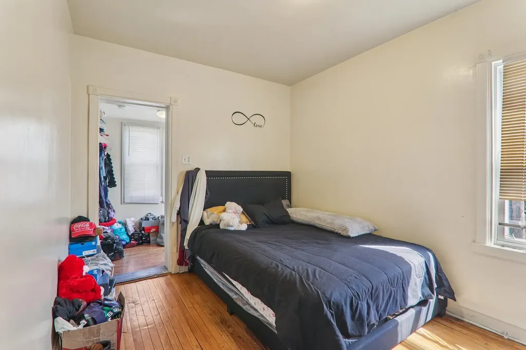 1226 West 77th Street Chicago IL 60620