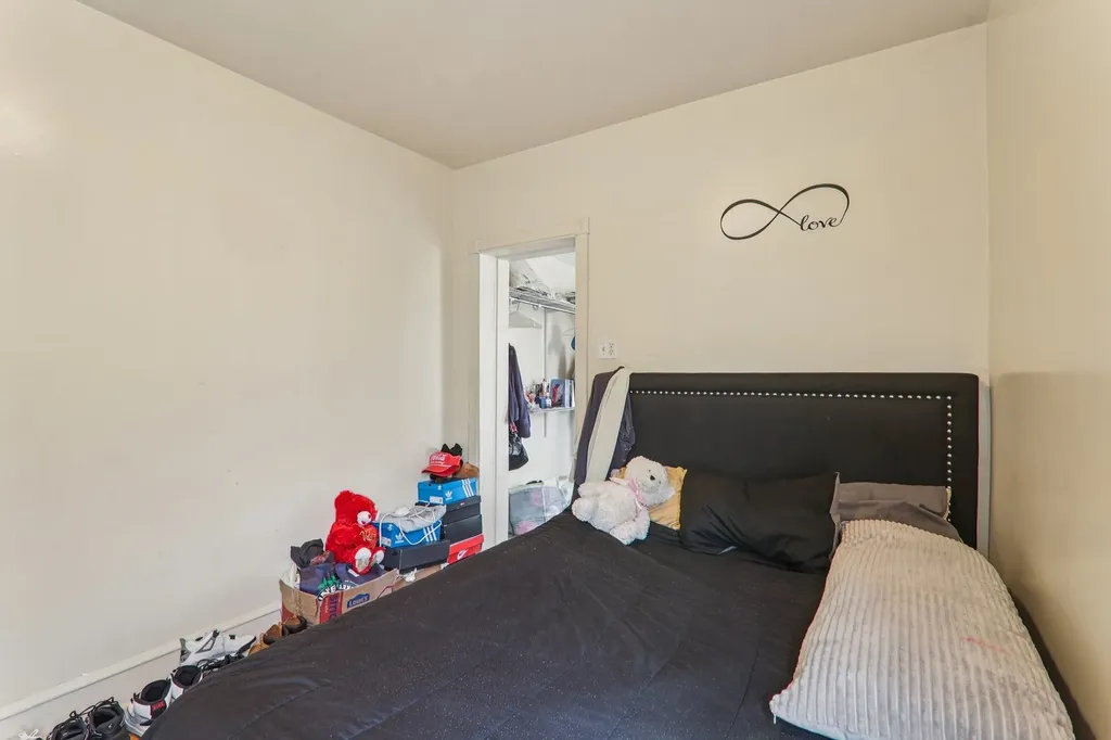 1226 West 77th Street Chicago IL 60620