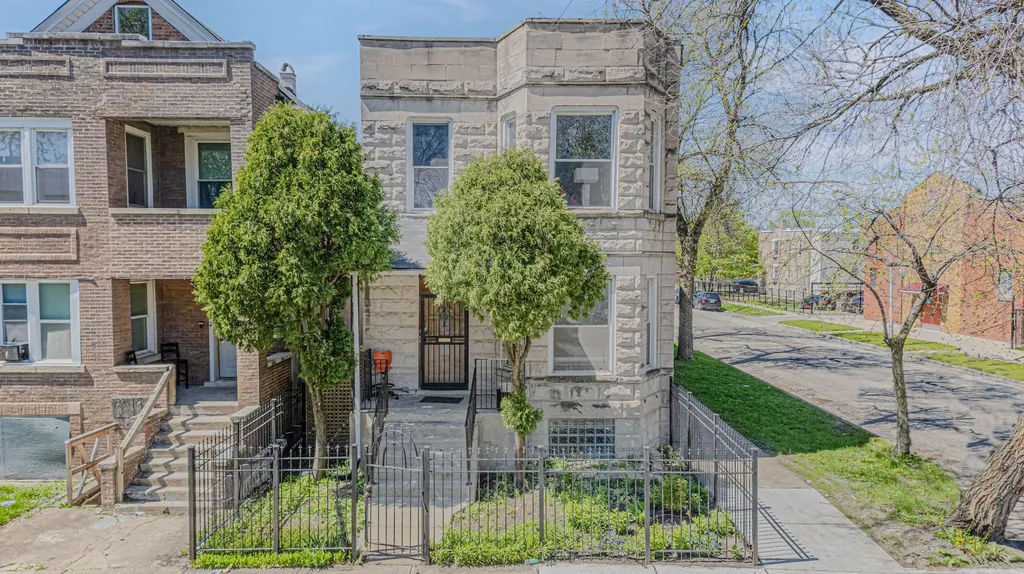 856 North Lawndale Avenue Chicago IL 60651