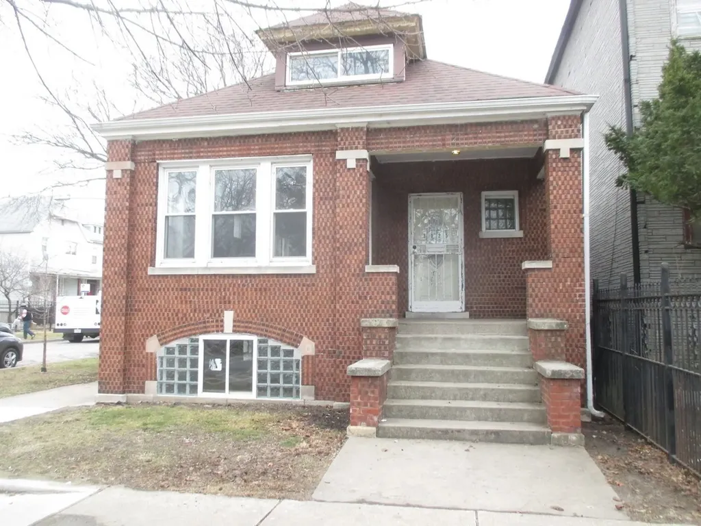 3025 East 80th Place Chicago IL 60617