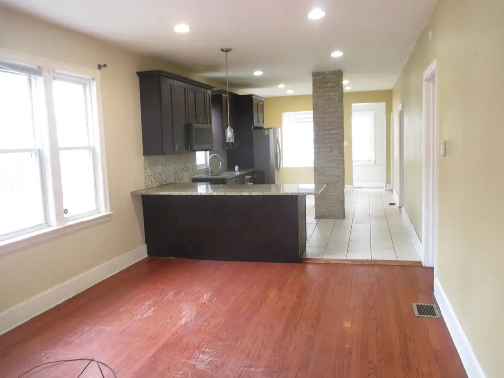 3025 East 80th Place Chicago IL 60617