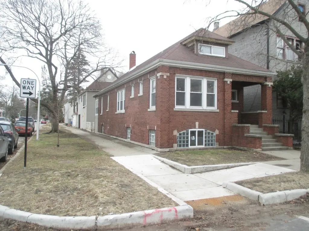 3025 East 80th Place Chicago IL 60617