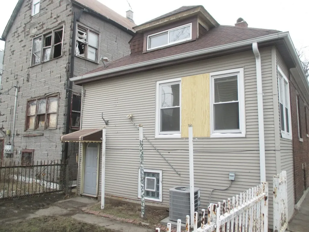 3025 East 80th Place Chicago IL 60617