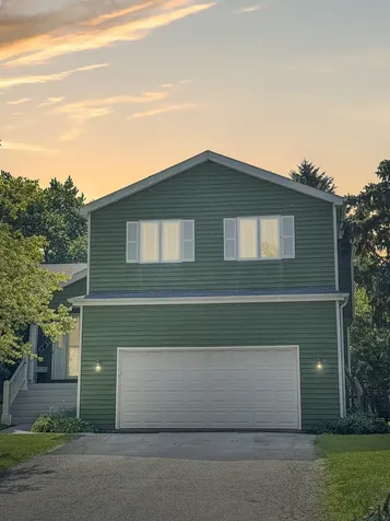 6 Crows Nest Court Third Lake IL 60030