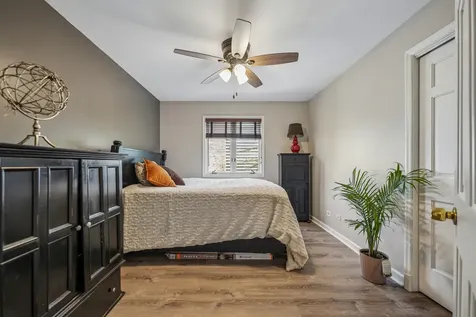 6 Crows Nest Court Third Lake IL 60030