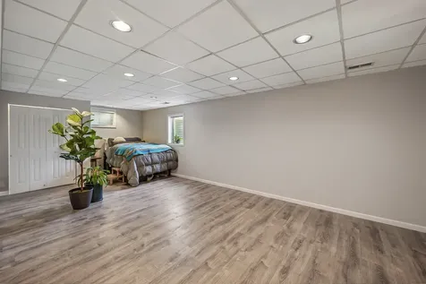 6 Crows Nest Court Third Lake IL 60030