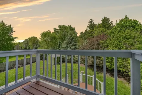 6 Crows Nest Court Third Lake IL 60030