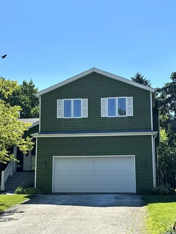 6 Crows Nest Court Third Lake IL 60030