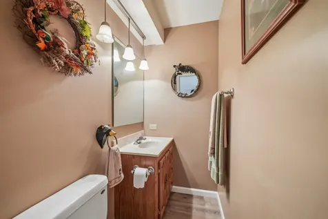 6 Crows Nest Court Third Lake IL 60030