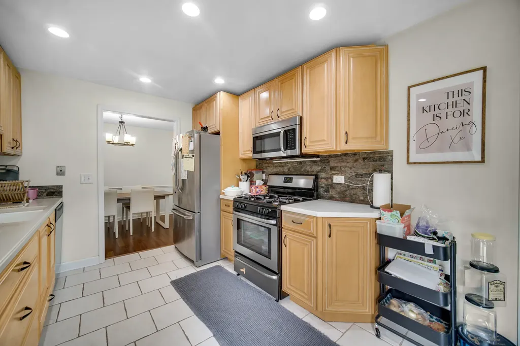 521 Cumberland Trail Roselle IL 60172