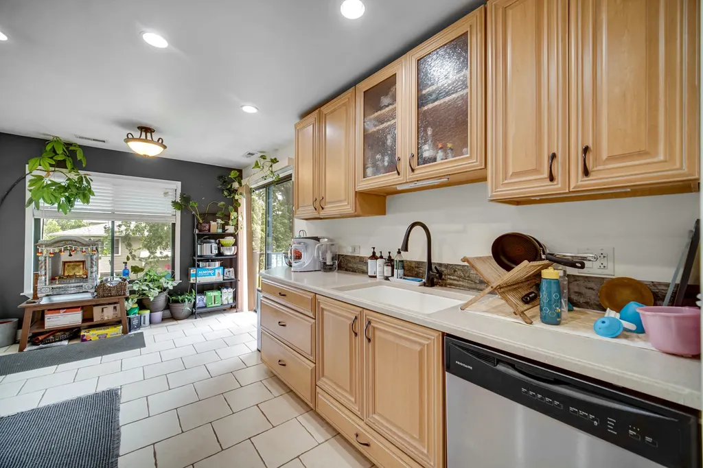 521 Cumberland Trail Roselle IL 60172