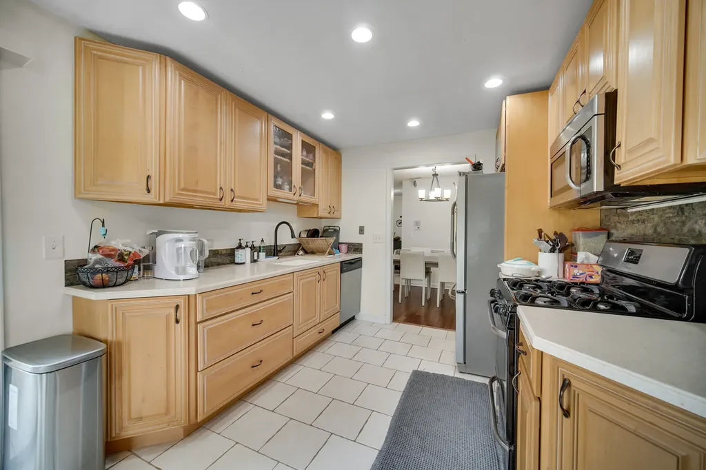 521 Cumberland Trail Roselle IL 60172