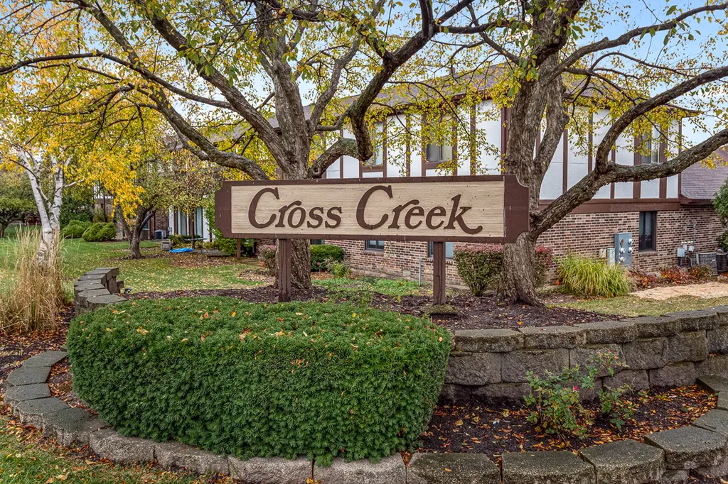 521 Cumberland Trail Roselle IL 60172