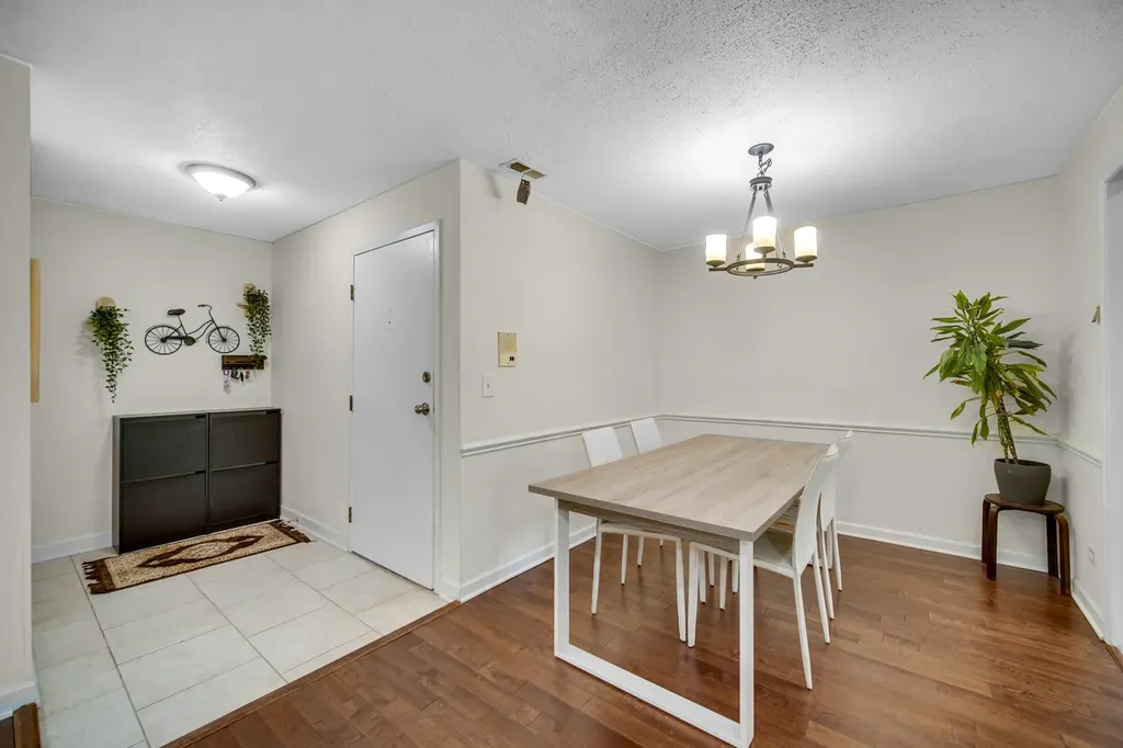 521 Cumberland Trail Roselle IL 60172