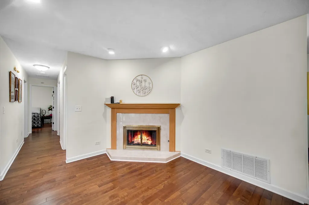 521 Cumberland Trail Roselle IL 60172