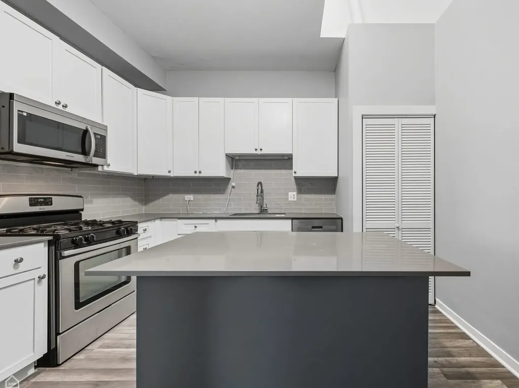 2370 North Elston Court Chicago IL 60614