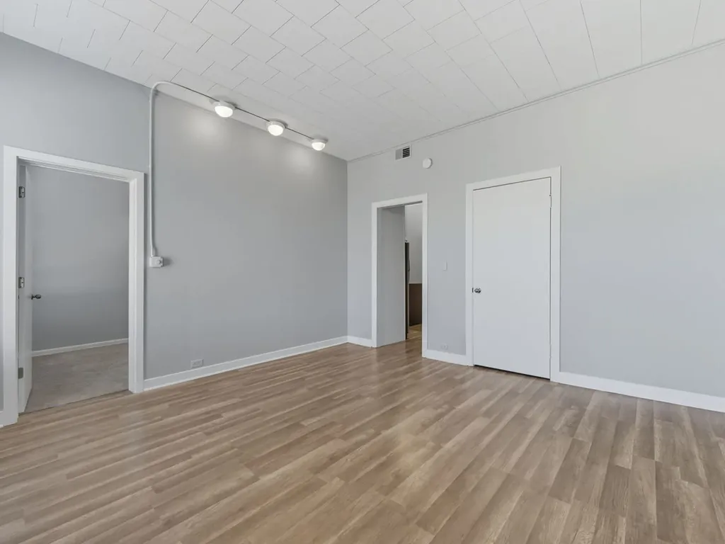 2370 North Elston Court Chicago IL 60614