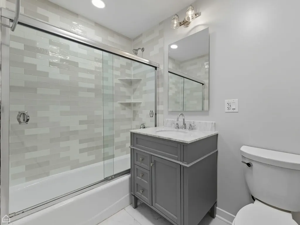 2370 North Elston Court Chicago IL 60614
