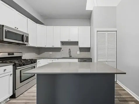 2370 North Elston Court Chicago IL 60614
