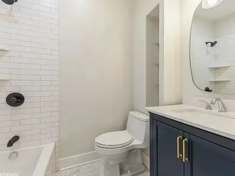 2370 North Elston Court Chicago IL 60614