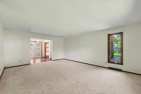 9 Dunlap Woods Sidney IL 61877