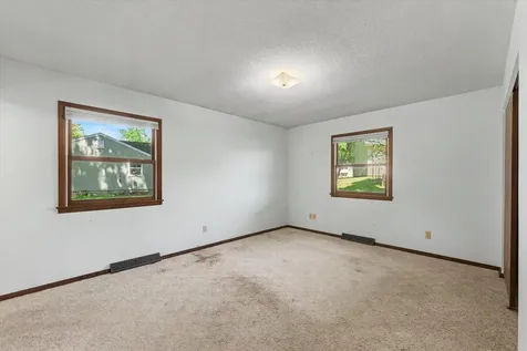 9 Dunlap Woods Sidney IL 61877