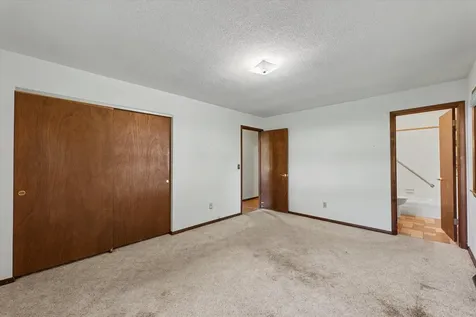 9 Dunlap Woods Sidney IL 61877