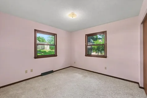 9 Dunlap Woods Sidney IL 61877
