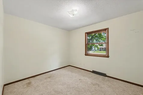 9 Dunlap Woods Sidney IL 61877