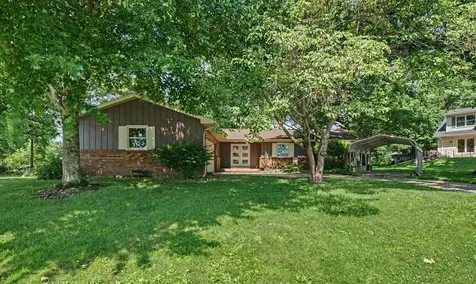 9 Dunlap Woods Sidney IL 61877