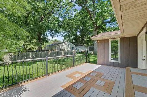 9 Dunlap Woods Sidney IL 61877
