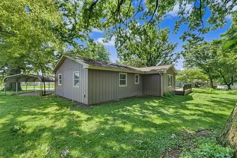 9 Dunlap Woods Sidney IL 61877