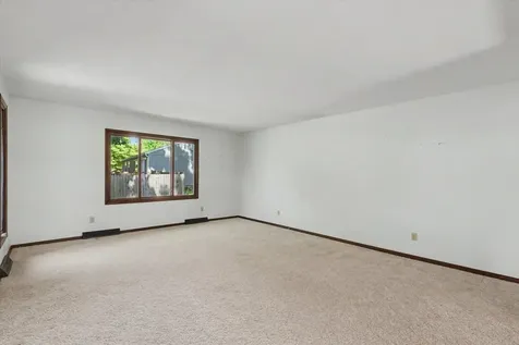 9 Dunlap Woods Sidney IL 61877