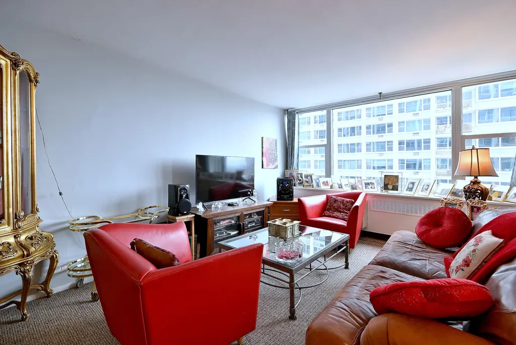 4250 North Marine Drive Chicago IL 60613