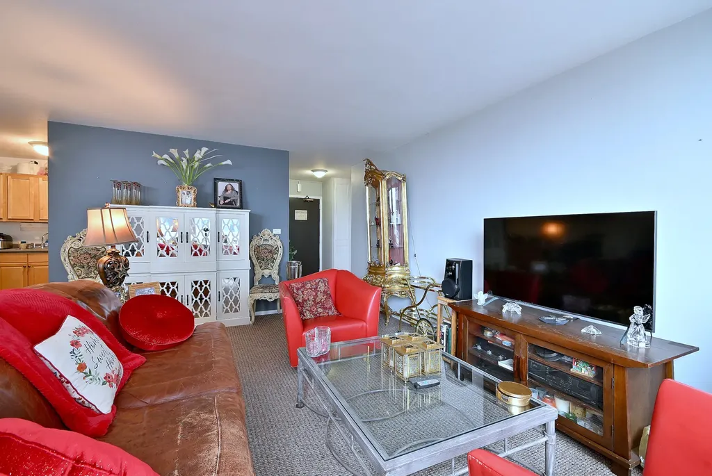 4250 North Marine Drive Chicago IL 60613