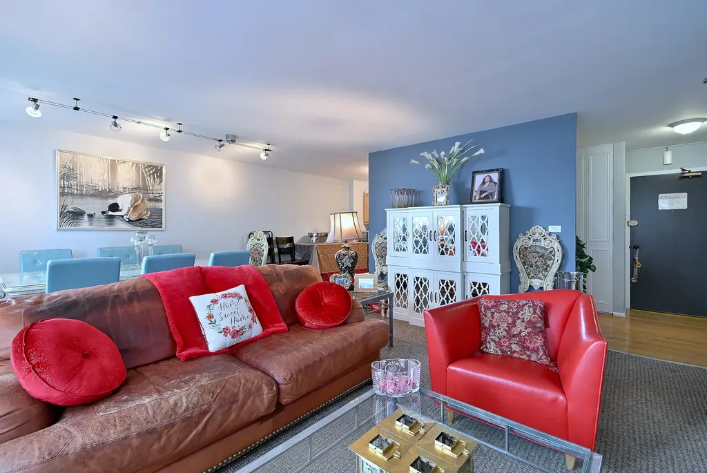 4250 North Marine Drive Chicago IL 60613