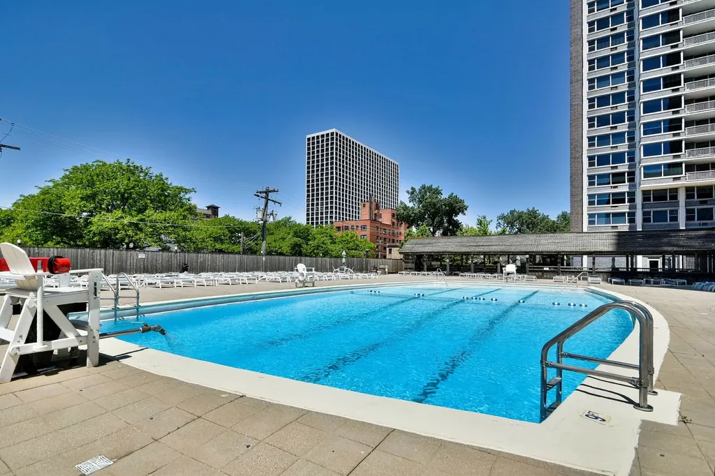 4250 North Marine Drive Chicago IL 60613