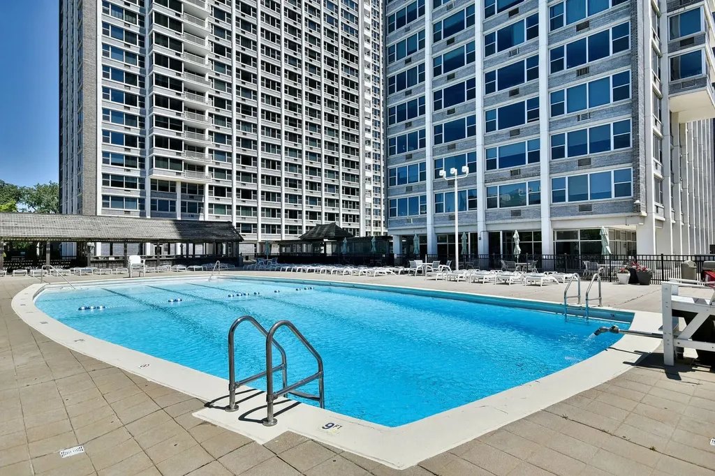 4250 North Marine Drive Chicago IL 60613