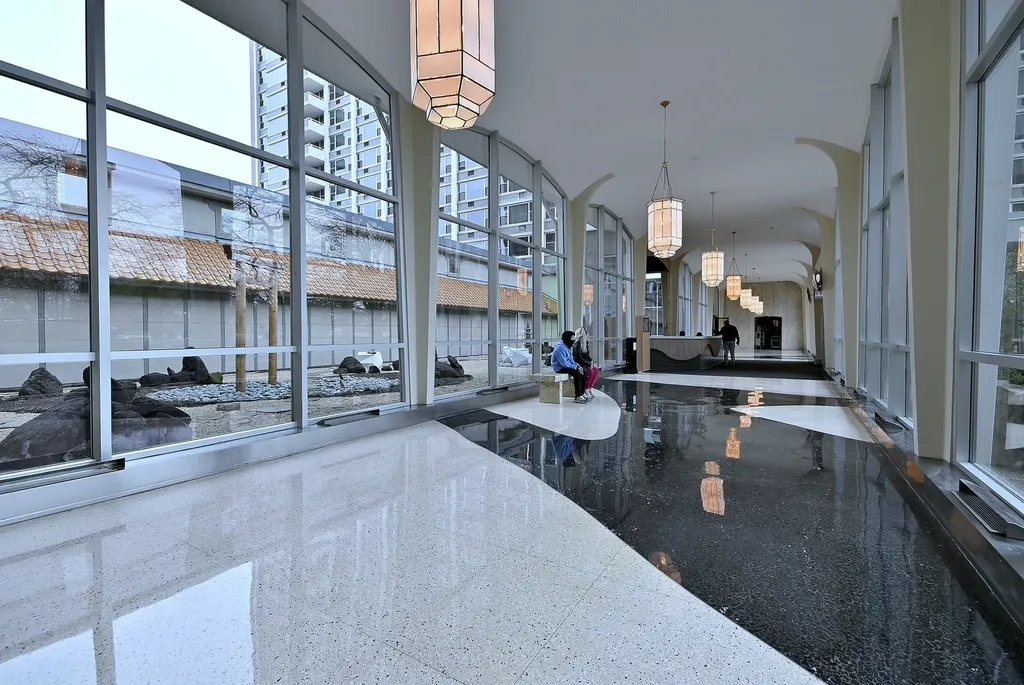4250 North Marine Drive Chicago IL 60613