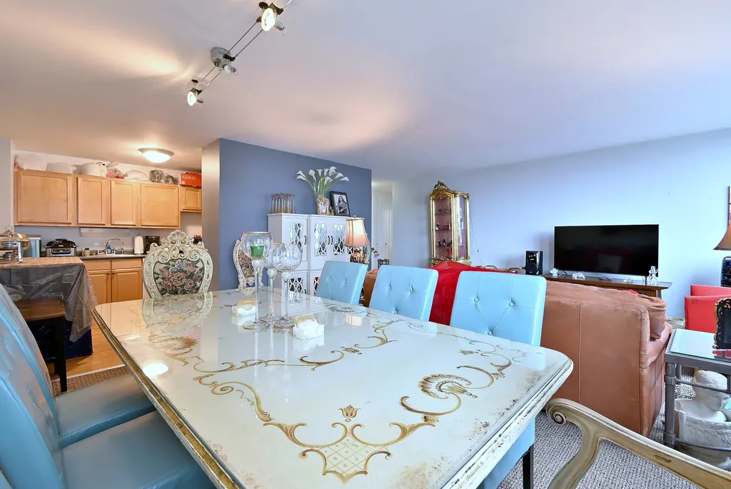4250 North Marine Drive Chicago IL 60613