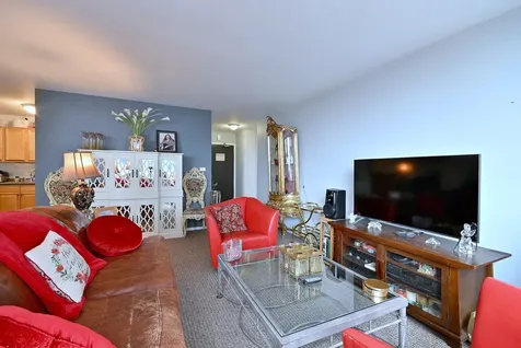 4250 North Marine Drive Chicago IL 60613