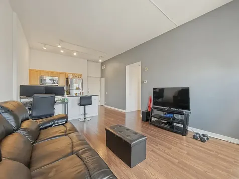 4015 North Milwaukee Avenue Chicago IL 60641
