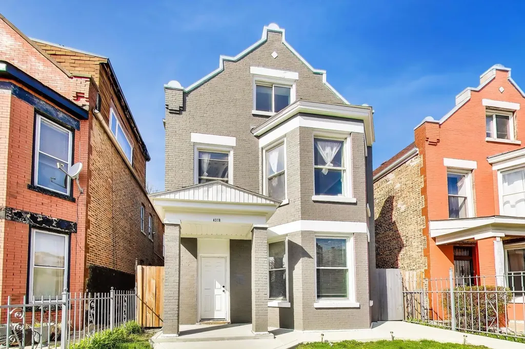 4318 West Cullerton Street Chicago IL 60623